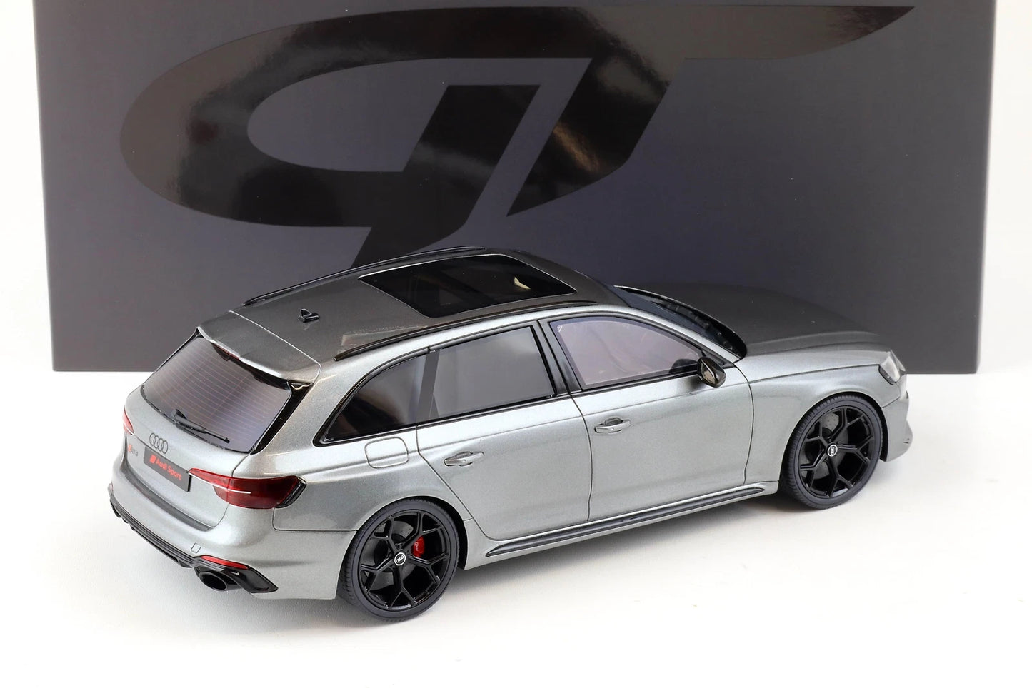 Audi RS4 Avant Competition 1:18 (2023)